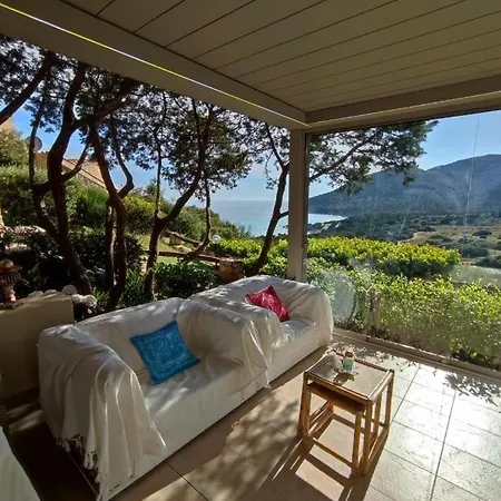 Sardinia Seaview&spapool فيلة *