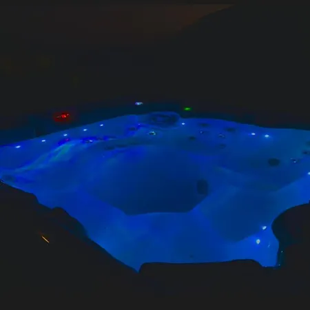 Sardinia Seaview&spapool فيلة *